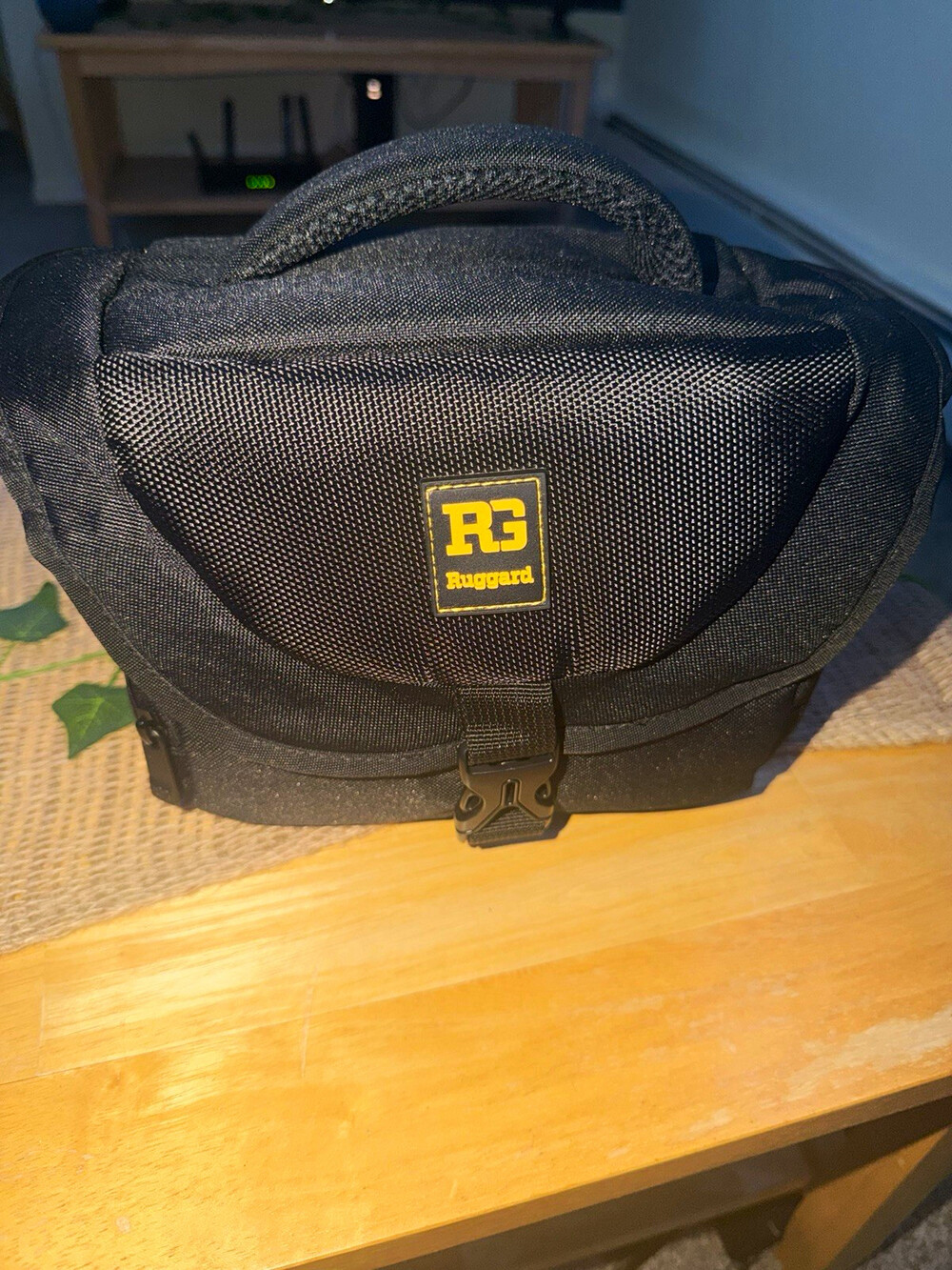 Ruggard Journey 24 / DSLR Black Padded Compact Shoulder Bag & Camera Case